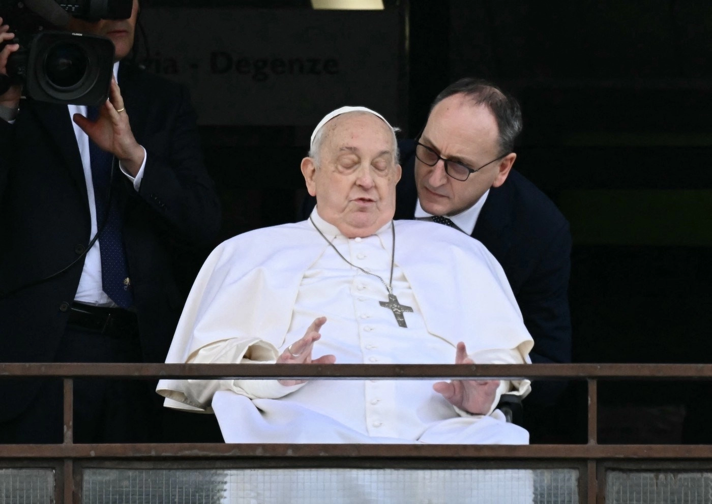 Papa Franjo se iznenada pojavio u javnosti